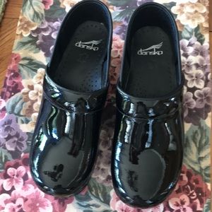 Women’s Dansko professional clogs